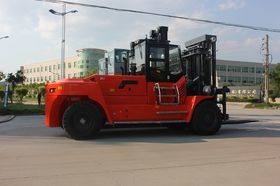 城市中的流动风景线 广告车的演变与影响